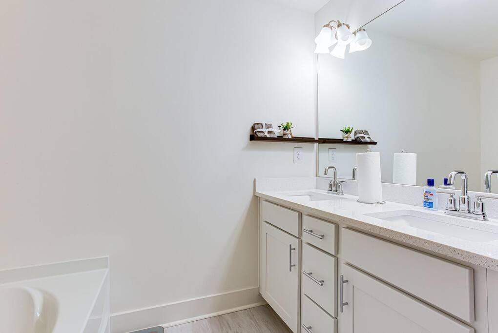 2022 Quiet Relaxing And Secure Town House Near Atlanta Apartment Redan Екстериор снимка